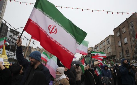 Demonstranten feiern den antiisraelischen Al-Kuds-Tag - Foto: Stringer/dpa