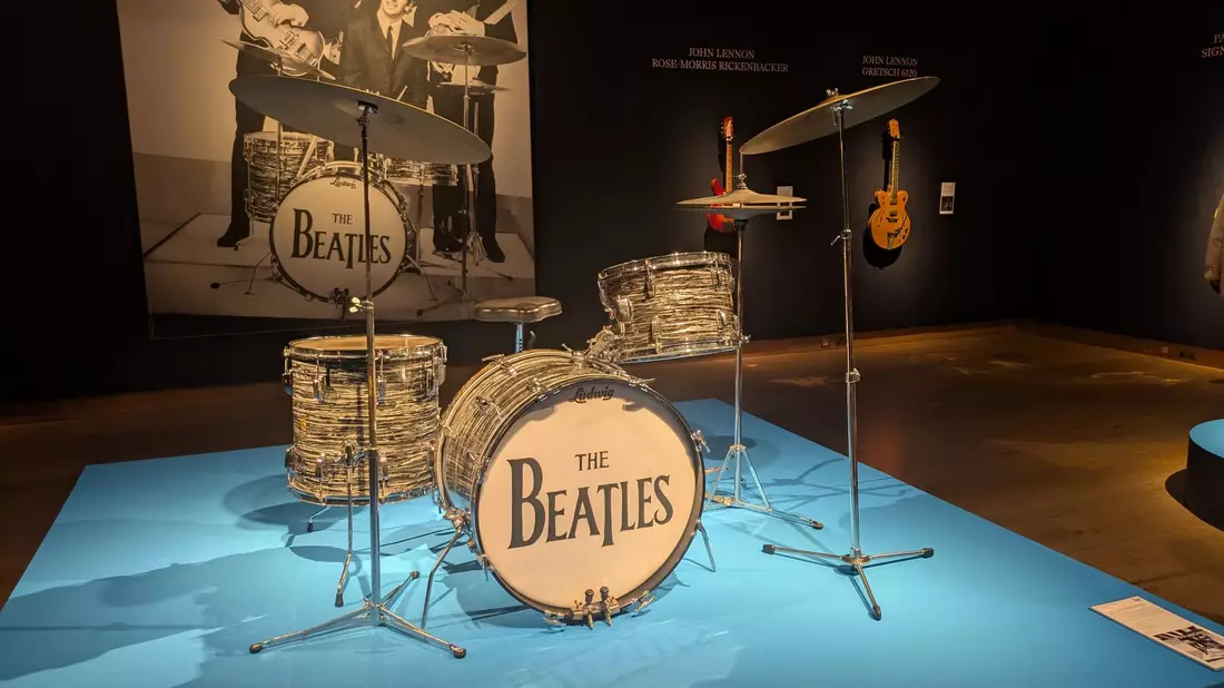 Auch historische Objekte der Beatles waren bei der Versteigerung des Auktionshauses Christie's in New York sehr begehrt. - Bild: Philip Dethlefs/dpa
