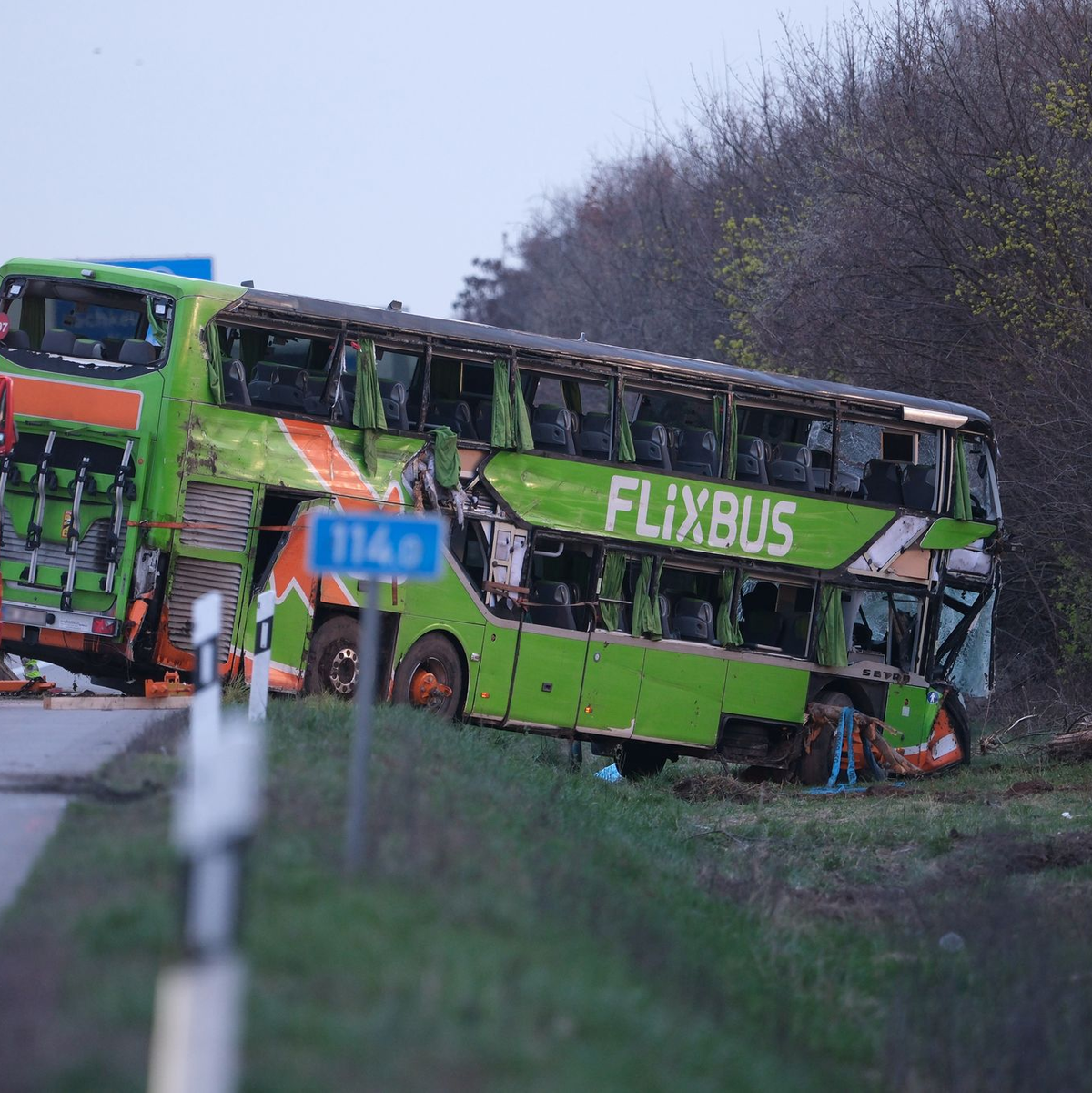 Tödlicher Busunfall auf der A9 bei Leipzig. (Archivbild) - Foto: Sebastian Willnow/dpa