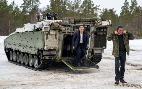 Kanzler Merz und Kanadas Premier gemeinsam bei der Übung «Cold Response». - Foto: Soeren Stache/dpa