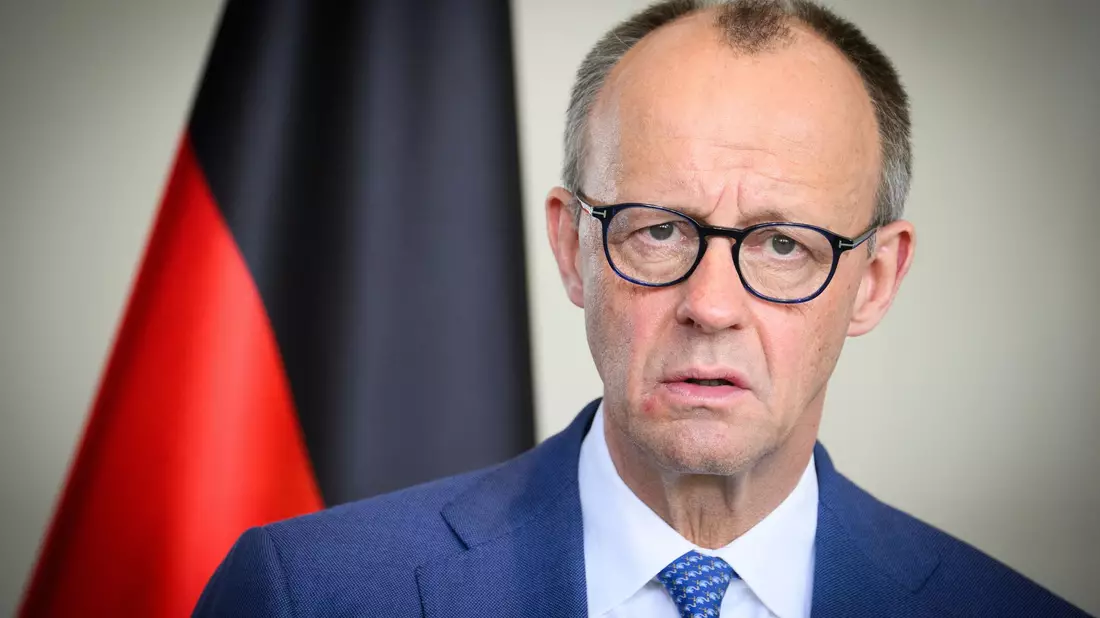 Kanzler Merz will russischen Kämpfern möglichste die Einreise in die EU verbieten. (Archivbild) - Bild: Bernd von Jutrczenka/dpa