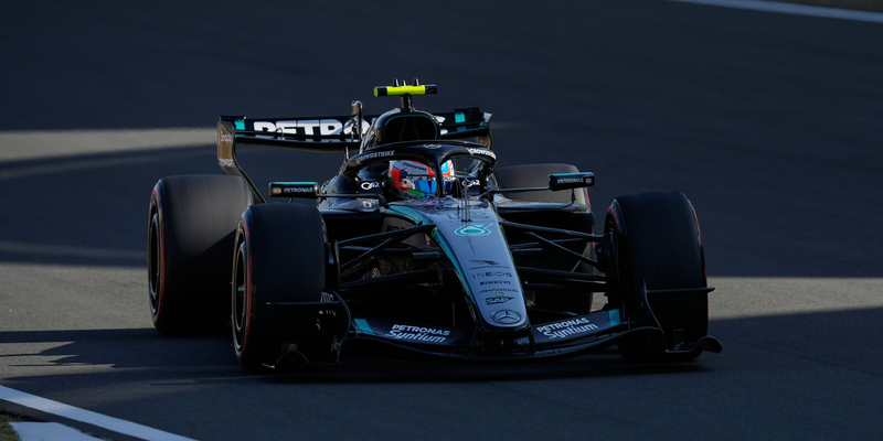 Kimi Antonelli schreibt in Shanghai Geschichte. - Foto: Vincent Thian/AP/dpa
