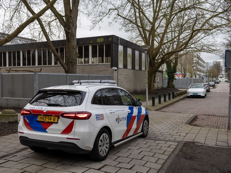 Die Niederlande reagieren empört auf den Anschlag auf eine jüdische Schule in Amsterdam. - Foto: Michel Van Bergen/ANP/dpa