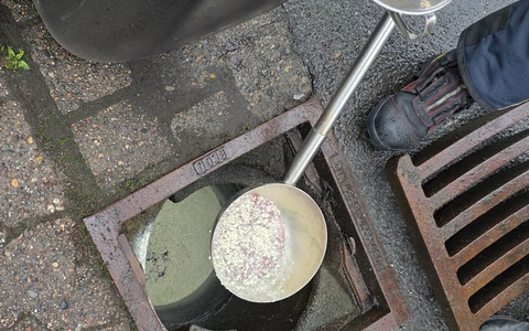 FW Celle: Unbekannte Flüssigkeit ausgetreten - Foto: presseportal.de