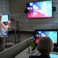 Arbeit im Synchronstudio. (Archivbild) - Foto: Jens Kalaene/dpa-Zentralbild/dpa