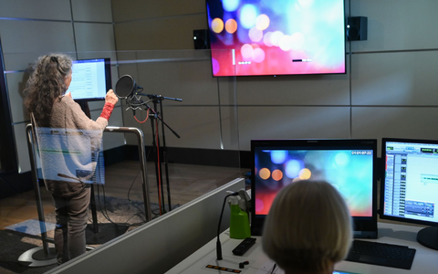Arbeit im Synchronstudio. (Archivbild) - Foto: Jens Kalaene/dpa-Zentralbild/dpa