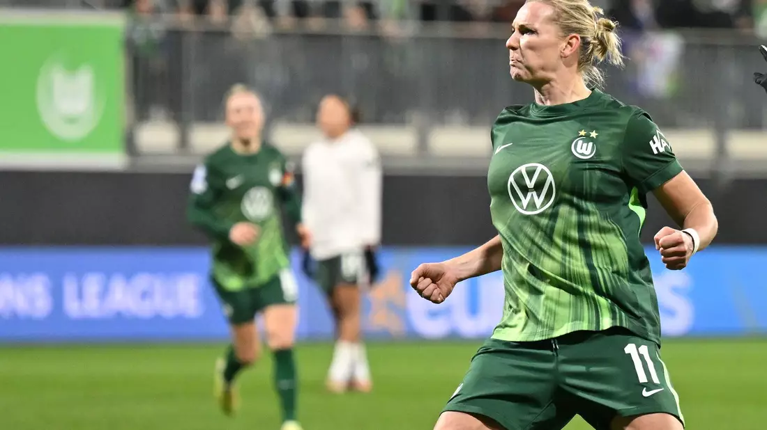 Alexandra Popp verlässt den VfL Wolfsburg im Sommer (Archivbild). - Bild: Swen Pförtner/dpa