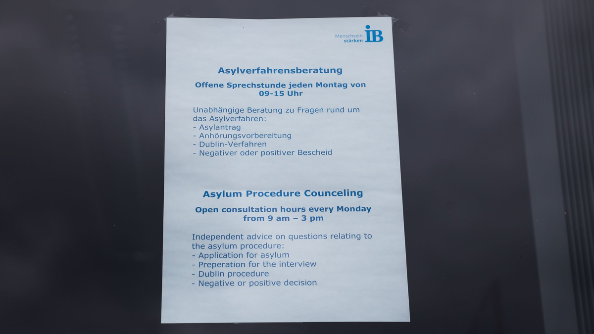 Soll für Asylberatungen von Verbänden die Förderung gestrichen werden? Das Ministerium verweist darauf, dass die Haushaltsberatungen dazu noch ausstehen. - Foto: Christian Charisius/dpa POOL/dpa