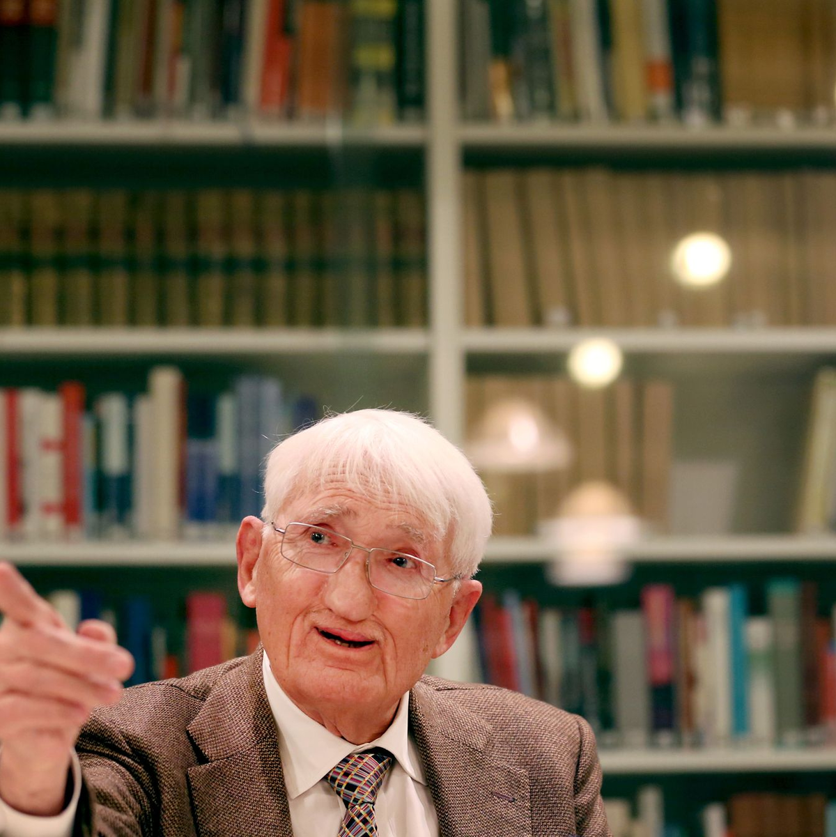 Auch im hohen Alter mischte sich Habermas gern in kontroverse Debatten ein – und trug so zur Meinungsbildung in Deutschland bei. - Foto: Martin Gerten/dpa