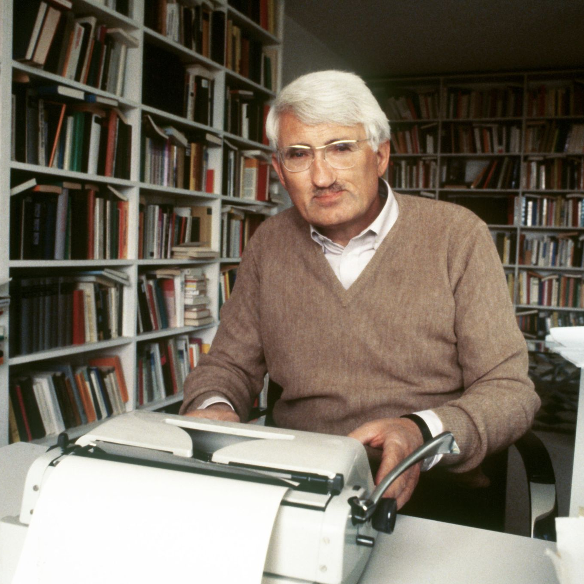 Jürgen Habermas 1981 in seinem Haus in Starnberg. (Archivbild) - Foto: Roland Witschel/dpa