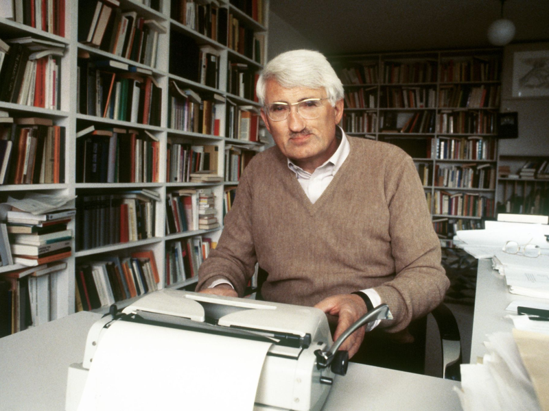 Jürgen Habermas 1981 in seinem Haus in Starnberg. (Archivbild) - Foto: Roland Witschel/dpa