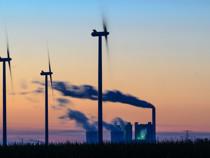 Der Rückgang klimaschädlicher Emissionen hat sich laut Umweltbundesamt verlangsamt. - Foto: Hendrik Schmidt/dpa