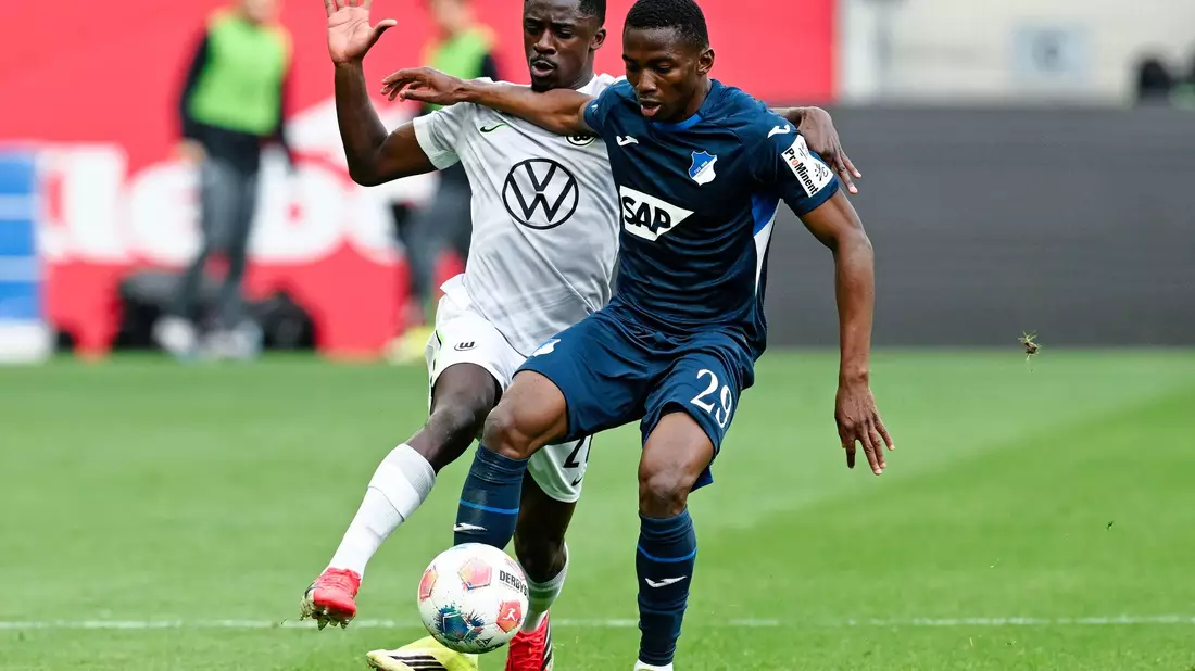 Bazoumane Touré (r) zählte zu den auffälligsten Hoffenheimern.  - Bild: Uwe Anspach/dpa