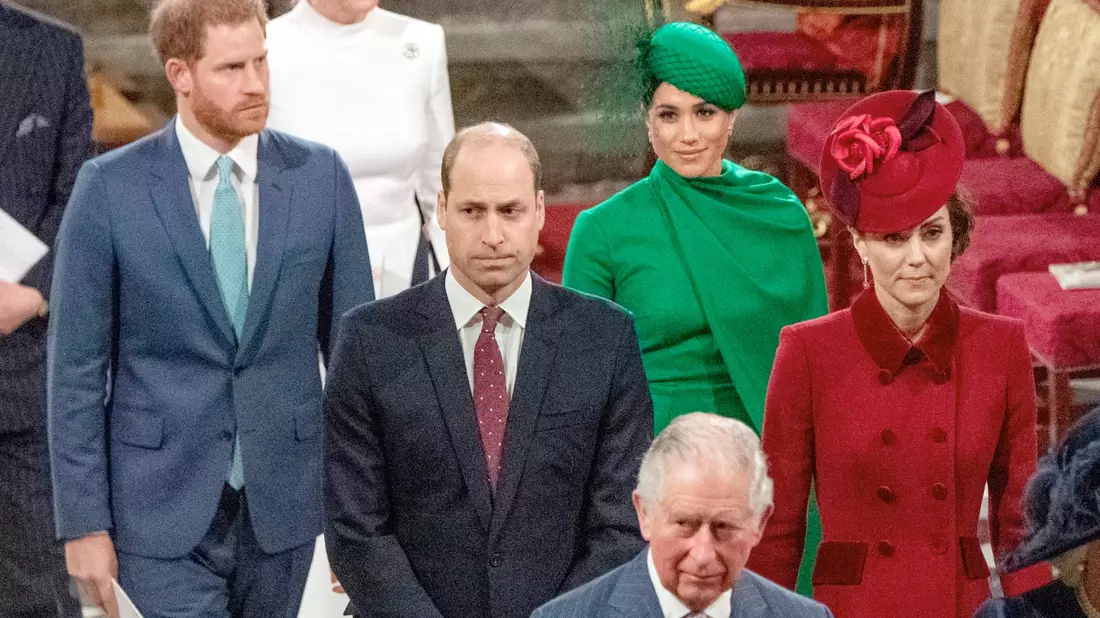 Das Verhältnis von Prinz Harry und seiner Frau Meghan zum Rest der Königsfamilie gilt als zerrüttet. (Archivbild) - Bild: Phil Harris/POOL Mirror/AP/dpa
