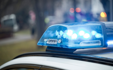 Die A8 Richtung Salzburg sperrten die Einsatzkräfte zwischenzeitlich komplett. (Symbolbild) - Foto: Daniel Vogl/dpa