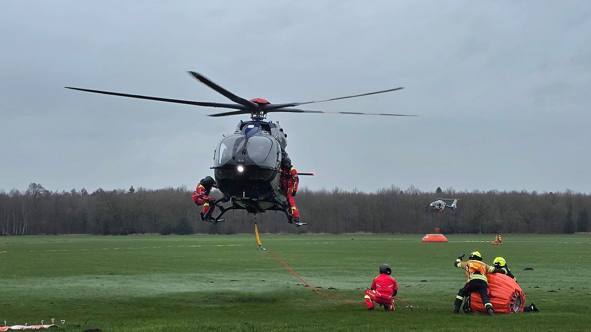 ZPD-H: Erfolgreiche Vegetationsbrandbekämpfungsübung in Westerloy Rotorengeräusche über Feldern und Wäldern, Wasseraufnahmen aus nahegelegenen Gewässern und präzise Abwürfe über fiktiven Brandflächen - Foto: presseportal.de