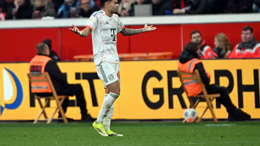 Nicht nur Luis Diaz haderte mit seiner Gelb-Roten Karte. - Bild: Federico Gambarini/dpa