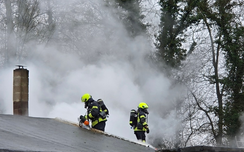 FW Datteln: Feuer in Zwischenwand des Vereinsheims sorgt für längeren Einsatz - Foto: presseportal.de