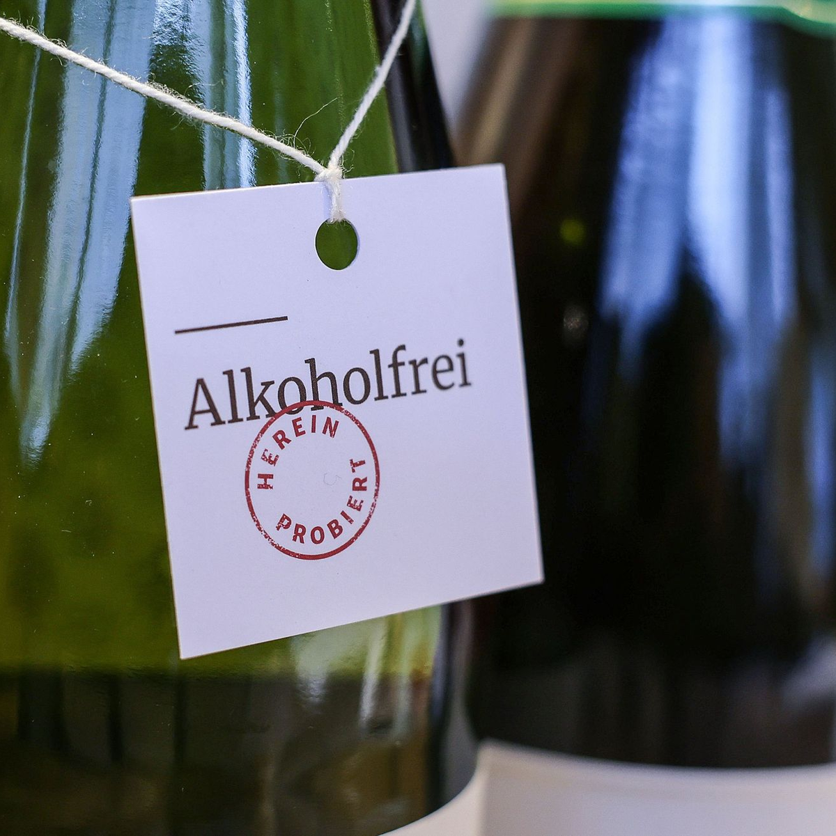 Alkoholfreier Wein liegt im Trend. (Symbolfoto)  - Foto: Oliver Berg/dpa/dpa-tmn