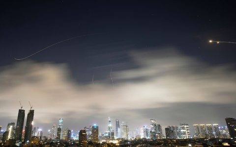 Israel wird erneut Ziel iranischer Raketen.  - Foto: Ohad Zwigenberg/AP/dpa