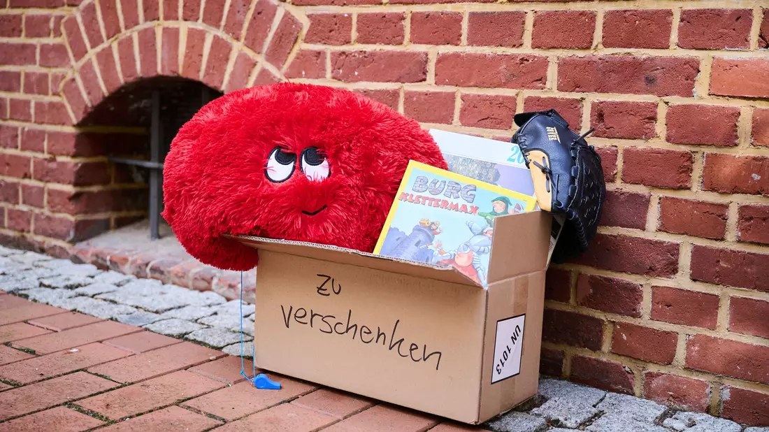 Alte Gegenstände verkaufen oder verschenken, mit denen man etwas verbindet? Viele Deutsche tun sich damit offenbar schwer. (Symbolbild) - Bild: Annette Riedl/dpa
