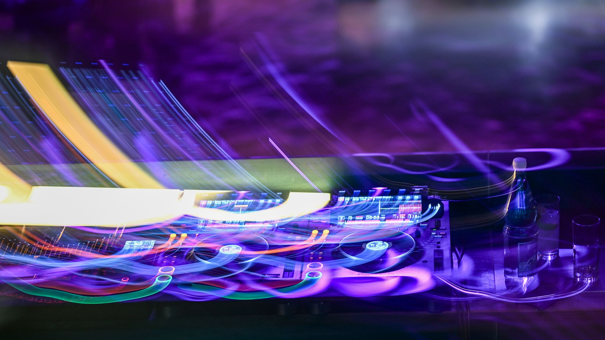 Die Polizei sucht nach Zeugen des Angriffs. (Symbolbild) - Foto: Jens Kalaene/dpa