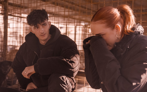 Rumänien schließt Tiertötungsstationen in Folge von Dreharbeiten zur ProSieben- und Joyn-Doku Die Hunde-Mafia mit Creator Nathan Goldblat - Foto: Joyn, presseportal.de