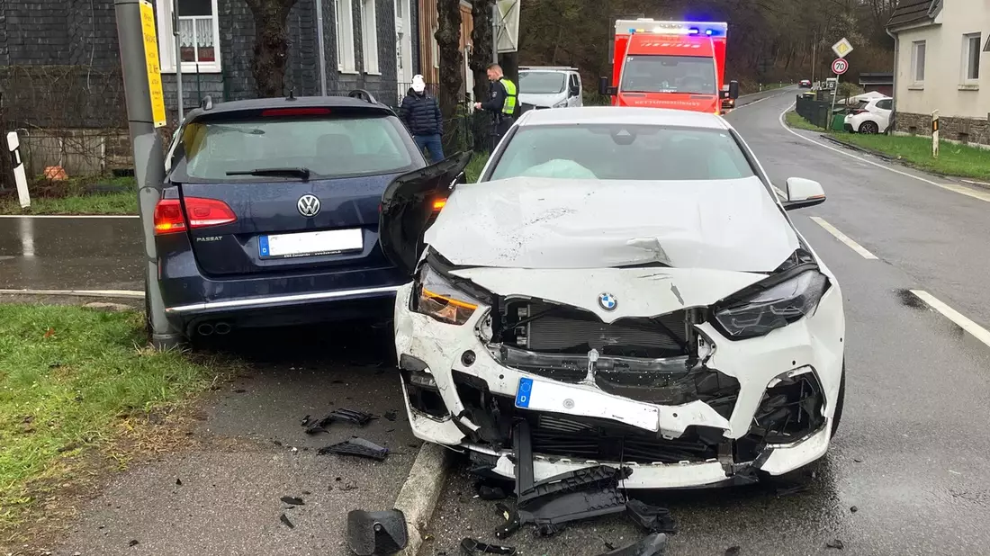POL-GM: Unfall im Kreuzungsbereich - Bild: presseportal.de