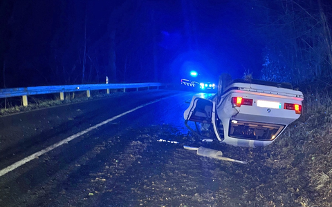 POL-GM: 20-jähriger Autofahrer überschlägt sich - Foto: presseportal.de