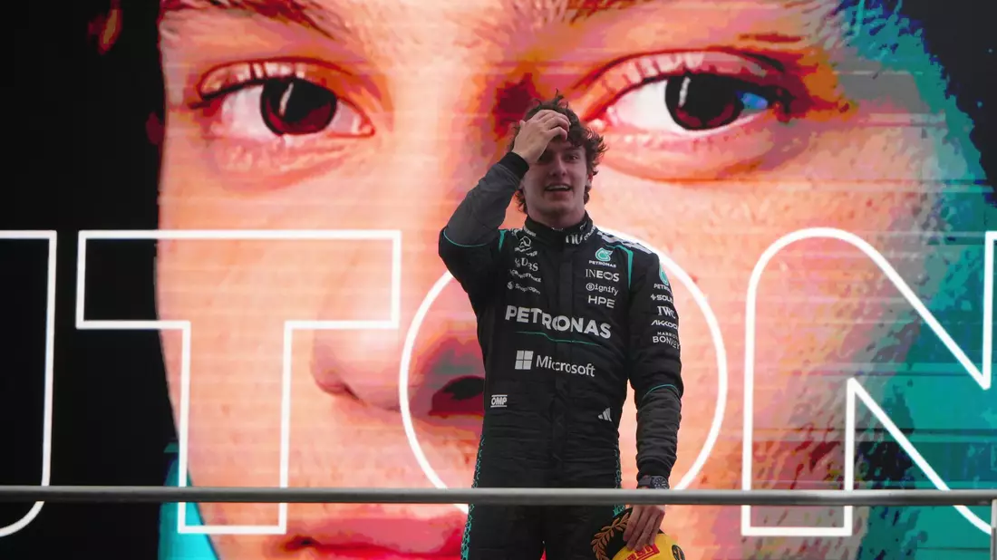 Kimi Antonelli rast in China zu seinem ersten Grand-Prix-Erfolg in der Formel 1. - Bild: Andy Wong/AP/dpa