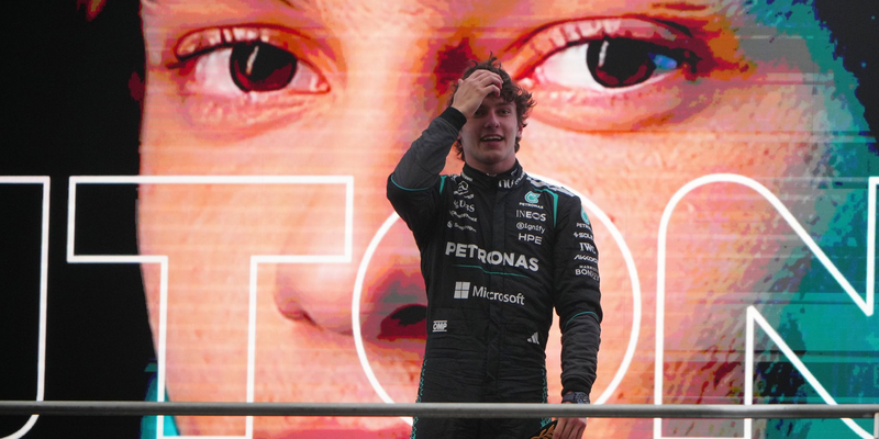 Kimi Antonelli rast in China zu seinem ersten Grand-Prix-Erfolg in der Formel 1. - Foto: Andy Wong/AP/dpa