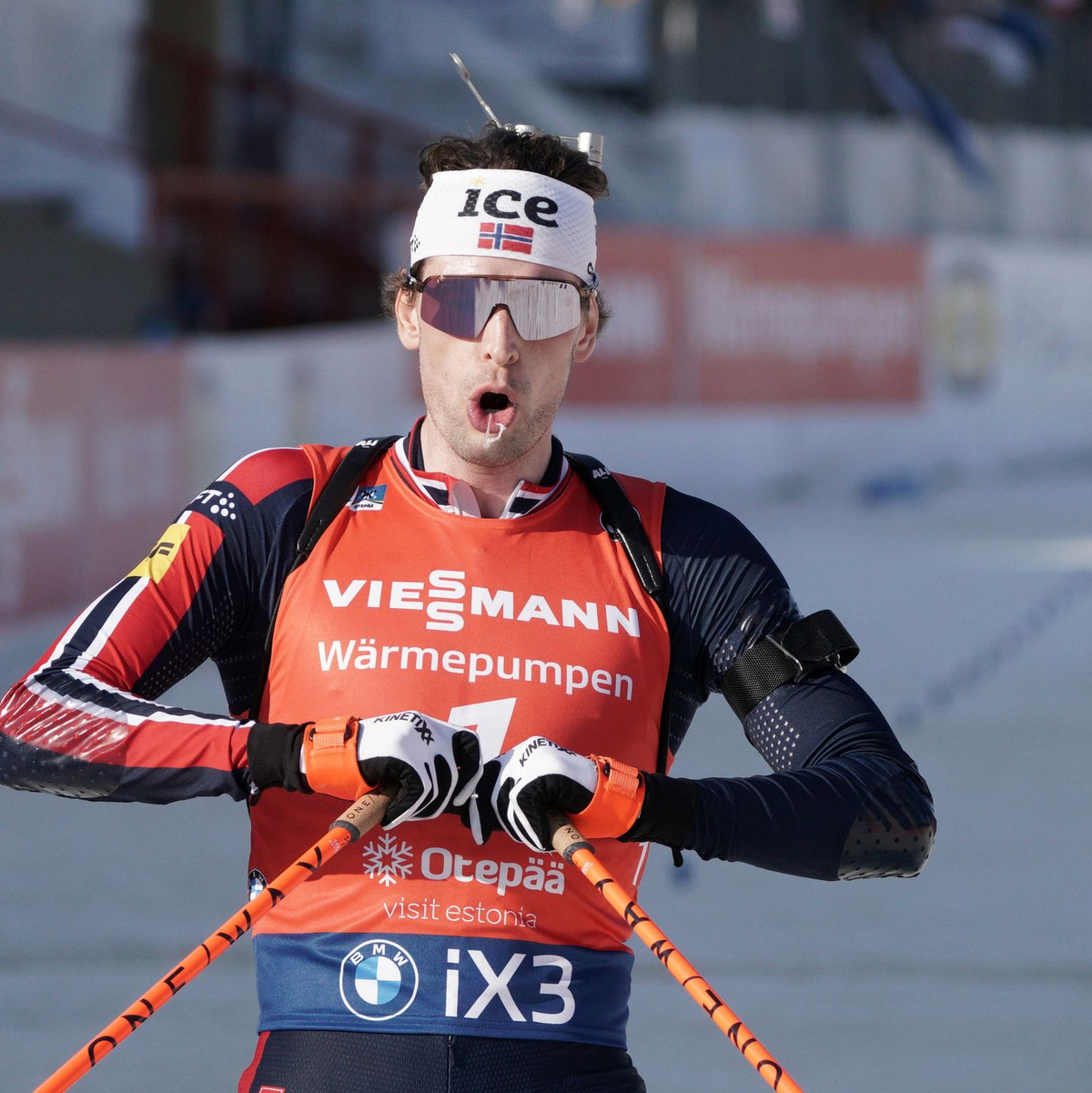 Überzeugte auch im Single-Mixed-Rennen: Sturla Holm Laegreid - Foto: Roman Koksarov/AP/dpa