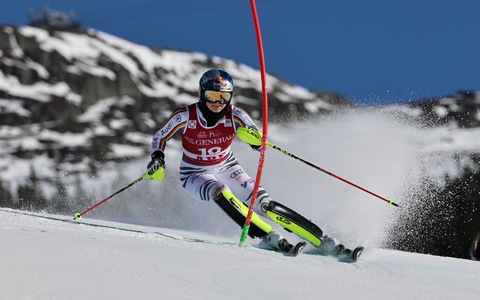 Emma Aicher belegt den zweiten Platz im Slalom von Are - Foto: Marco Trovati/AP/dpa