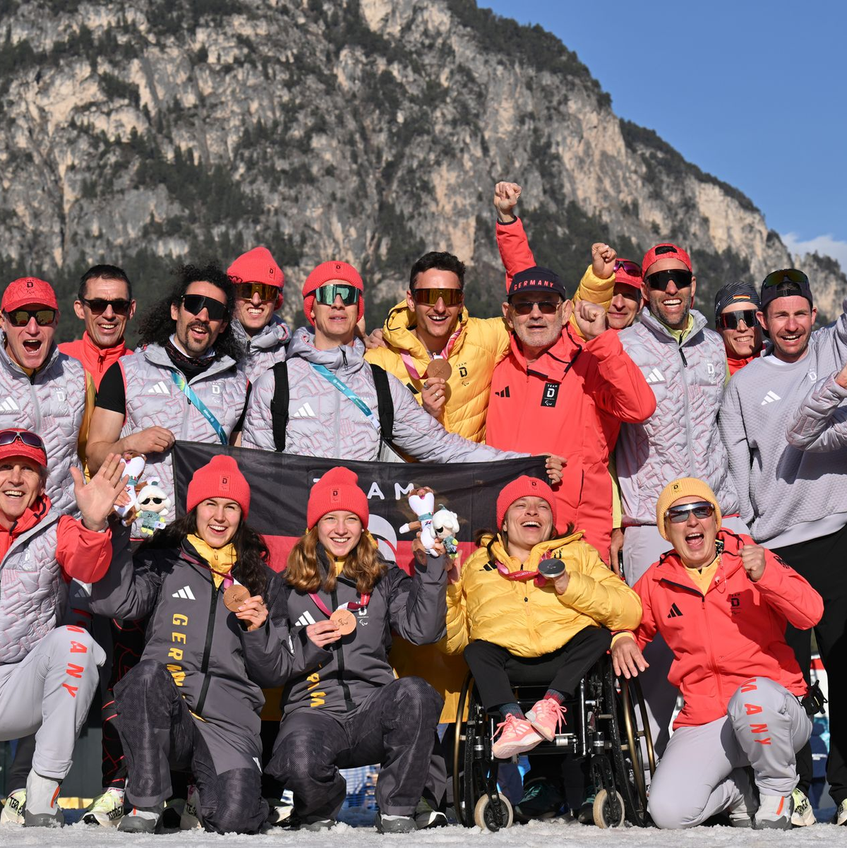 Das deutsche Team feiert in Tesero mehrere Medaillen. (Archivbild)  - Foto: Martin Schutt/dpa