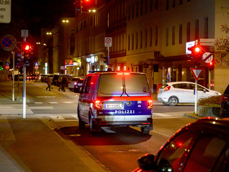 Vor der tödlichen Messerattacke auf einen Afghanen in Linz war nach dem Tatverdächtigen bereits gefahndet worden. - Foto: Fotokerschi / Werner Kerschbaumm/APA/dpa