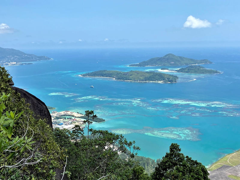 Die Seychellen sind bei Urlaubern für ihre weißen Sandstrände und Korallenriffe beliebt. (Archivbild) - Foto: Stephanie Von Aretin/dpa-tmn