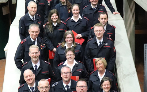 FW Alfter: Jahreshauptversammlung 2026 der Feuerwehr Alfter Ein Abend mit einer erfreulichen Anzahl an Beförderungen und Ehrungen - Foto: presseportal.de