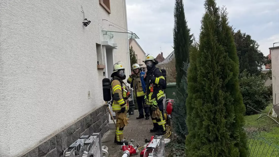 FW Weinheim: Brand im Zimmer bei Renovierungsarbeiten - Bild: presseportal.de