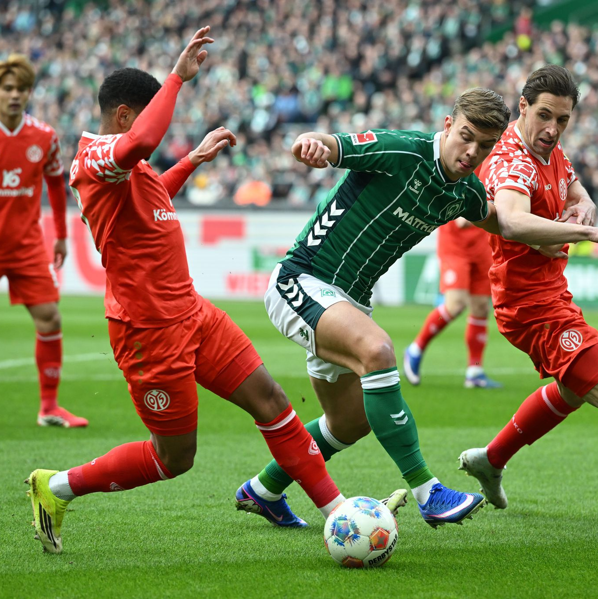 Keke Topp und Werder Bremen zeigten gegen Mainz eine ganz schwache Leistung. - Foto: Carmen Jaspersen/dpa