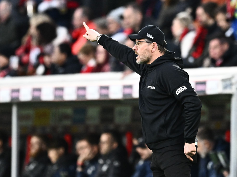 Wie gewohnt trieb Steffen Baumgart sein Team immer wieder an. - Foto: Silas Stein/dpa