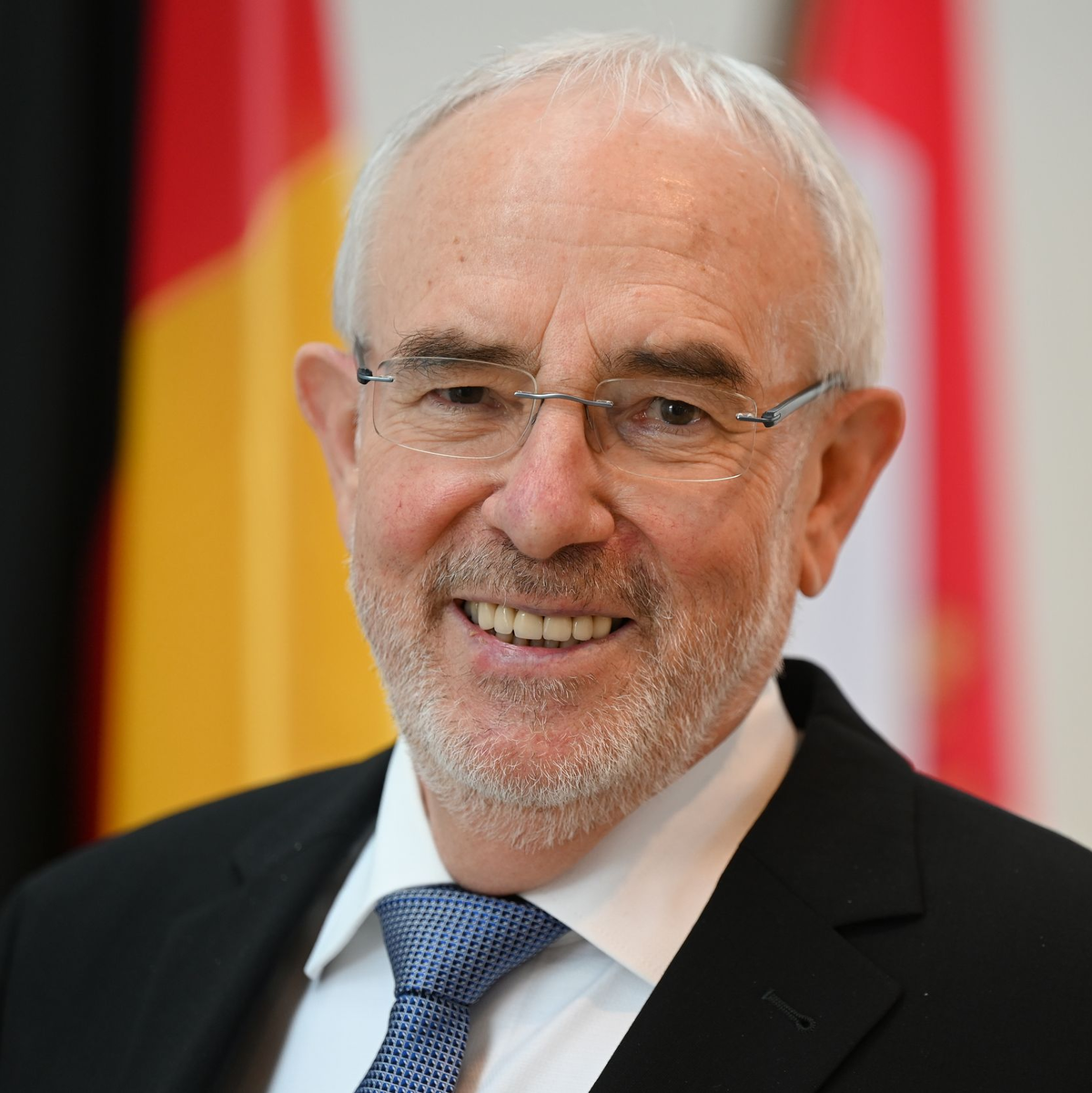 Bei Alterskontrolle ist laut Datenschützer das Geburtsdatum nicht relevant. (Archivbild) - Foto: Arne Dedert/dpa