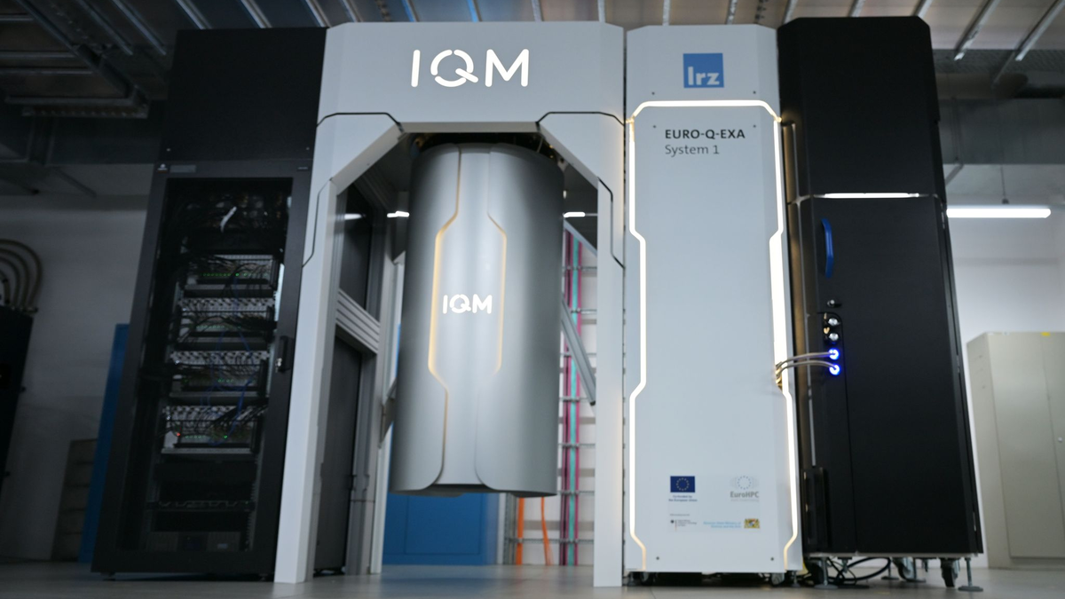 Der im Februar in Betrieb genommene Quantencomputer Euro-Q-Exa im Leibniz-Rechenzentrums der  Bayerischen Akademie der Wissenschaften. Die Quantentechnologie schreitet rasch voran. (Archiv) - Foto: Malin Wunderlich/dpa