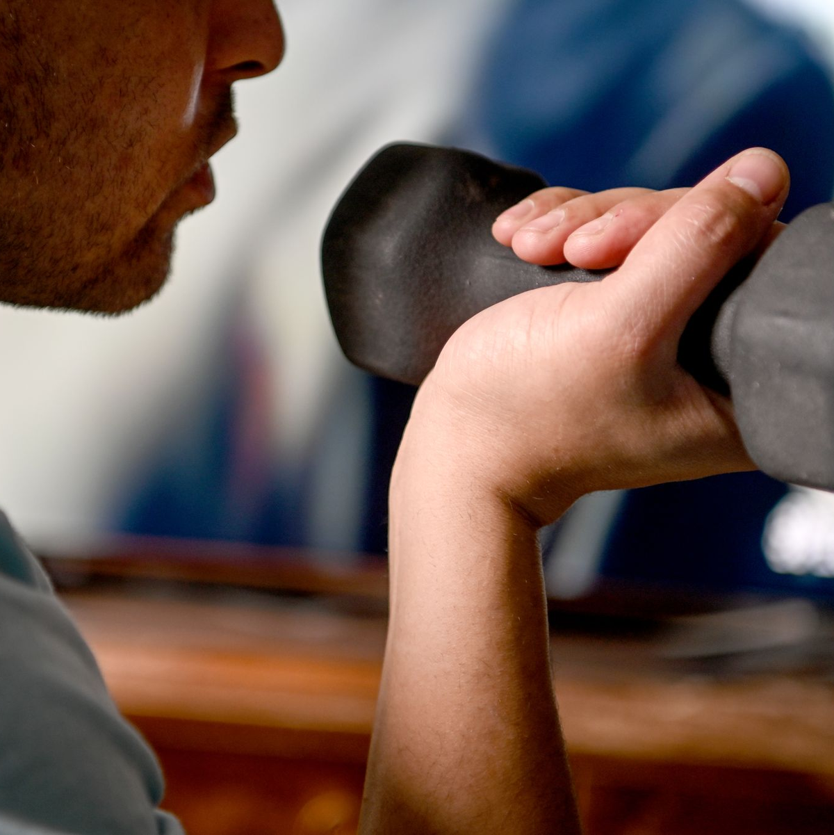 Es braucht kein teures Fitnessstudio und auch nicht viel Zeit. (Archivfoto) - Foto: Britta Pedersen/dpa-Zentralbild/dpa
