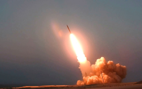 Irans Streitkräfte haben eigenen Angaben zufolge 700 Raketen auf Ziele in Israel und US-Stützpunkte gefeuert. - Foto: Uncredited/Iranian Defense Ministry/AP/dpa