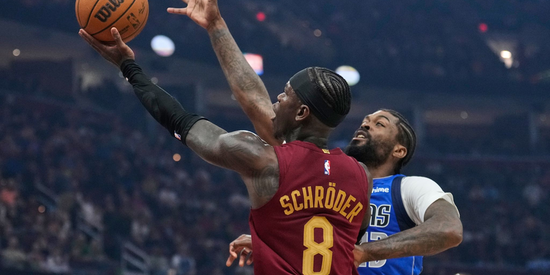 Dennis Schröder musste sich mit Cleveland diesmal Dallas geschlagen geben. - Foto: Sue Ogrocki/AP/dpa