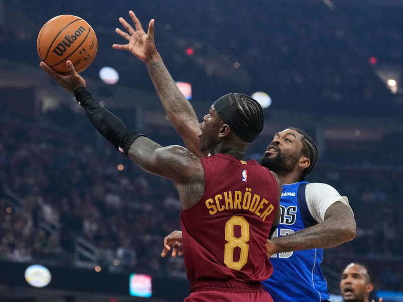 Dennis Schröder musste sich mit Cleveland diesmal Dallas geschlagen geben. - Foto: Sue Ogrocki/AP/dpa
