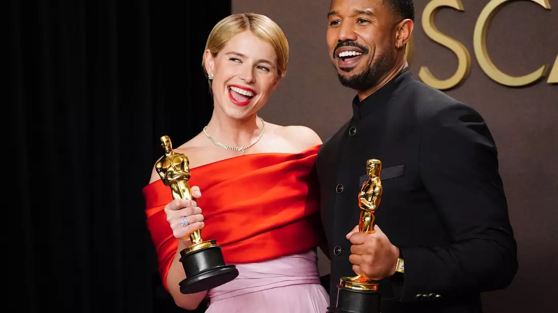 Jessie Buckley und Michael B. Jordan haben in der Hauptdarsteller-Kategorie abgeräumt.  - Bild: Jordan Strauss/Invision/AP/dpa