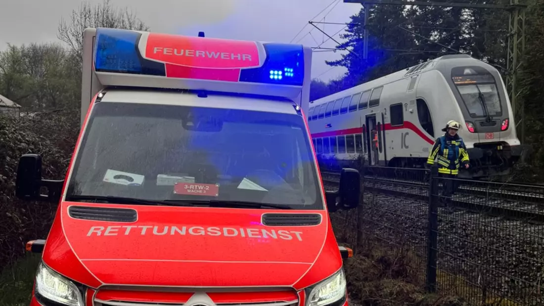 FW-BO: Kollision auf der DB Strecke Witten-Dortmund: Zug muss geräumt werden - Bild: presseportal.de