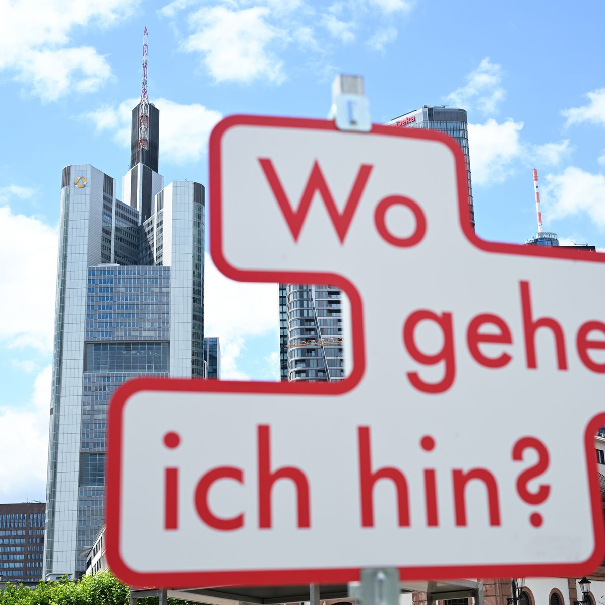 Was hat die Unicredit vor? Der jüngste Schritt der Italiener wirft neue Fragen auf. (Archivbild) - Foto: Arne Dedert/dpa