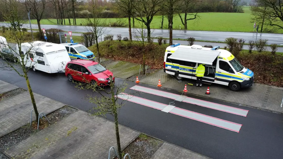 POL-ME: Wiege-Aktion für Wohnwagen und Wohnmobile: Camperinnen und Camper trotzen dem schlechten Wetter - 2603073 - Bild: presseportal.de